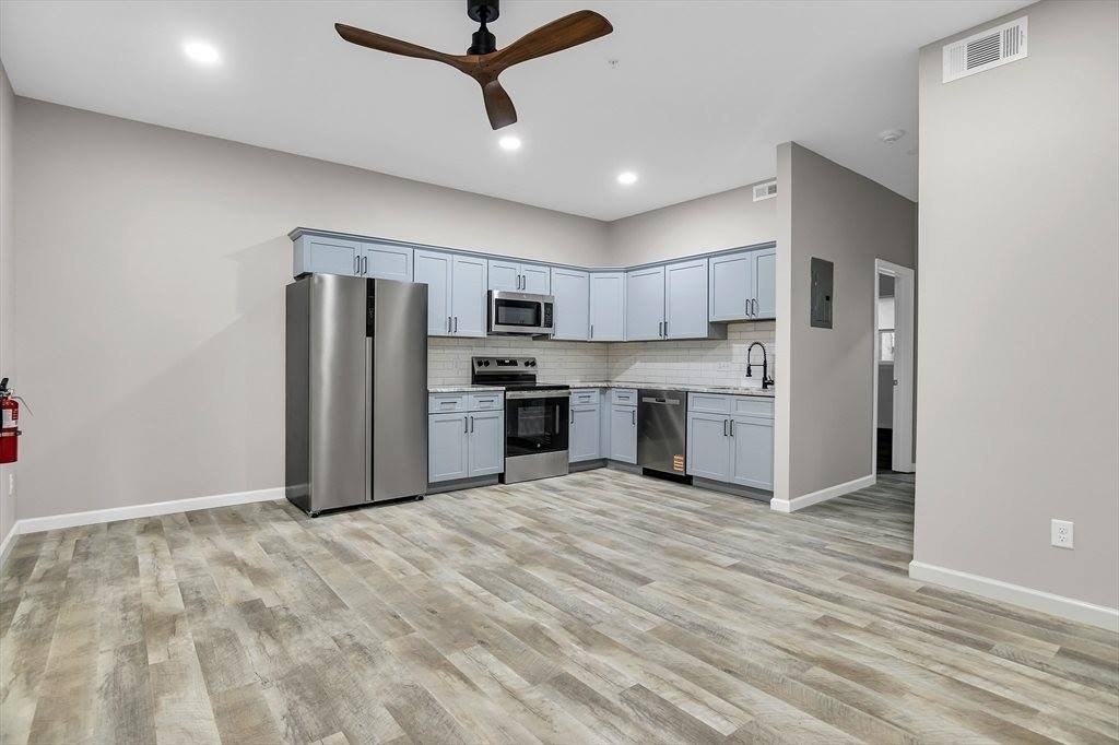 70 Court St #10 - Photo 2 of 16