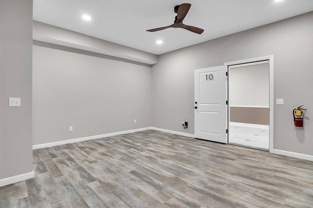 70 Court St #10 - Photo 3 of 16