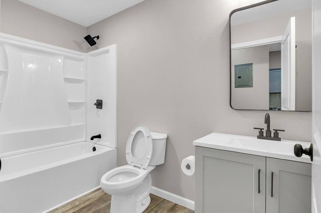 70 Court St #10 - Photo 5 of 16