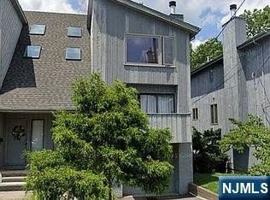 featured image of 2141 South St #2141