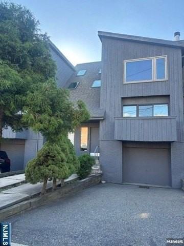 2141 South St #2141 - Photo 2 of 25