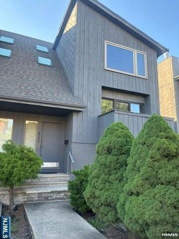 2141 South St #2141 - Photo 3 of 25