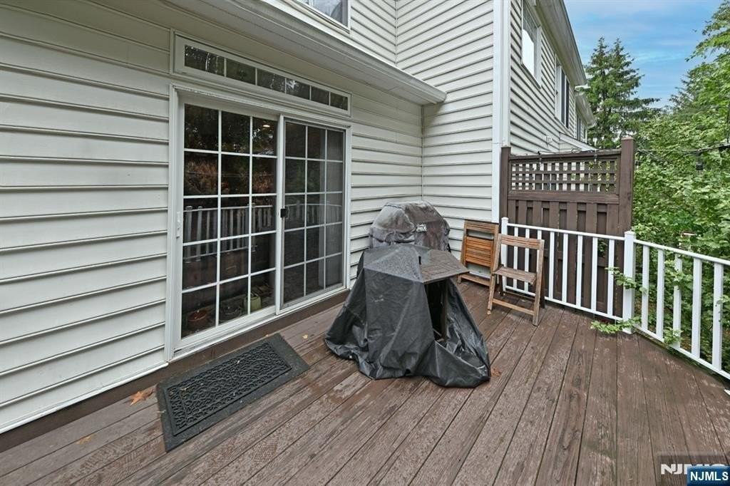 28 Thistle Dr - Photo 5 of 27