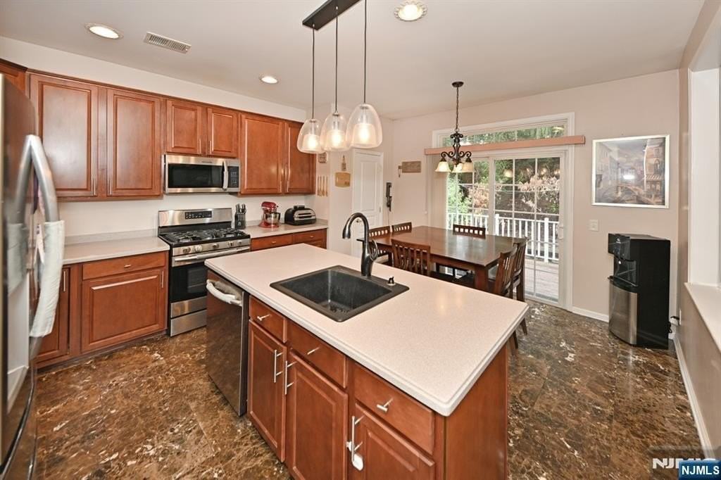 28 Thistle Dr - Photo 6 of 27