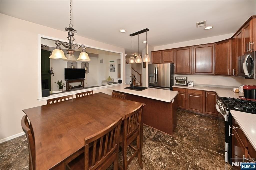 28 Thistle Dr - Photo 7 of 27