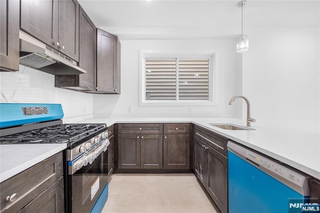418 11th St #FL2 - Photo 5 of 24