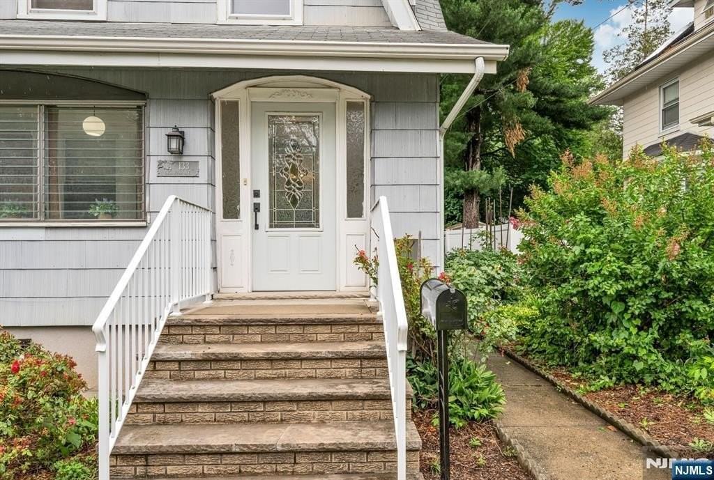 133 Highwood Ave - Photo 4 of 30