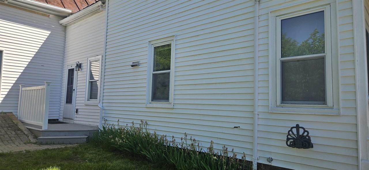 40 Mayhew St #A - Photo 2 of 8