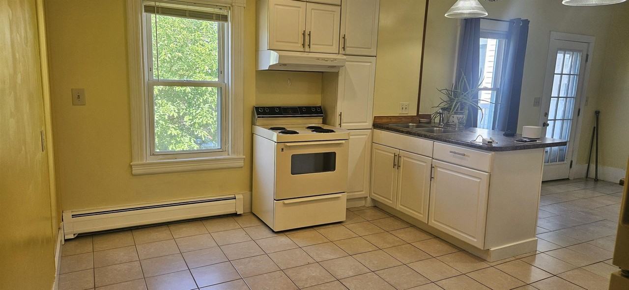 40 Mayhew St #A - Photo 3 of 8