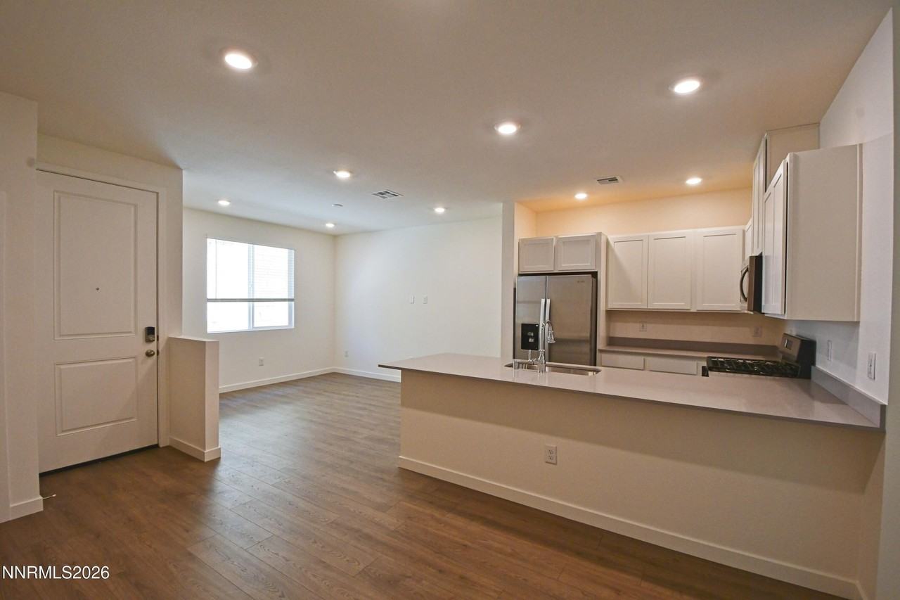 1018 Middle Gate Rd - Photo 2 of 19