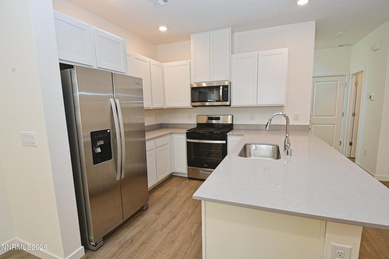 1018 Middle Gate Rd - Photo 4 of 19