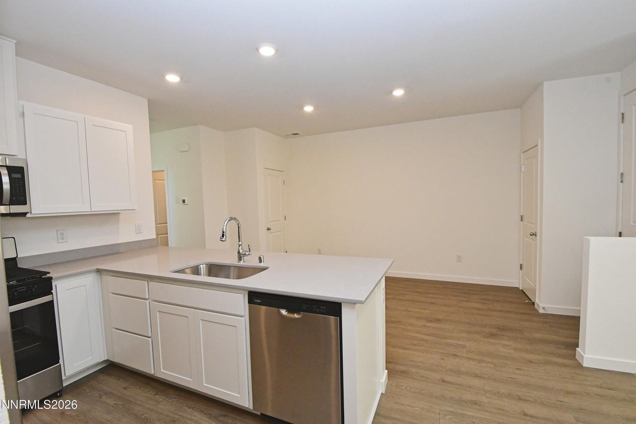 1018 Middle Gate Rd - Photo 5 of 19