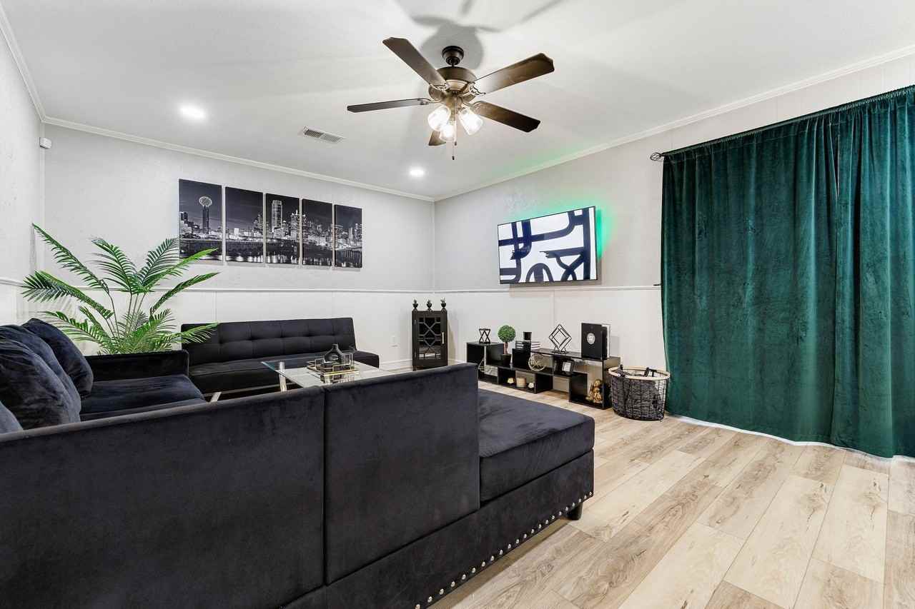12814 Pandora Dr - Photo 3 of 17