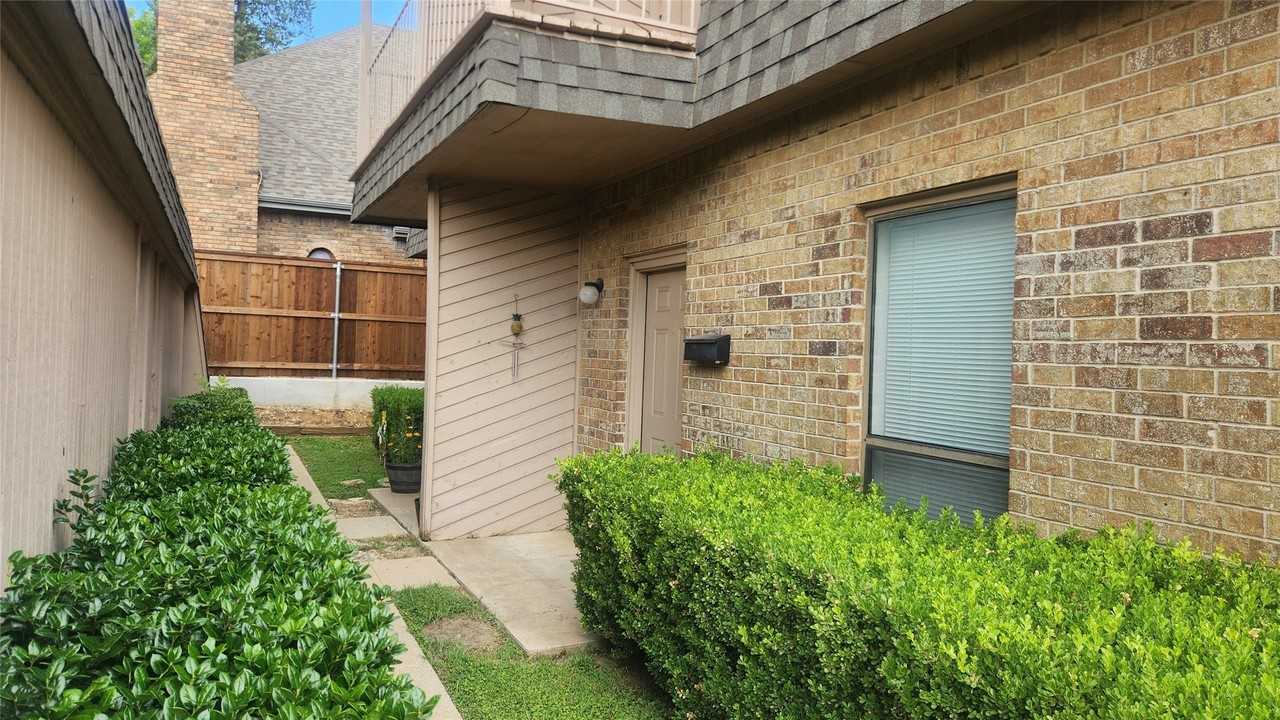 2112 Edwin St - Photo 2 of 8