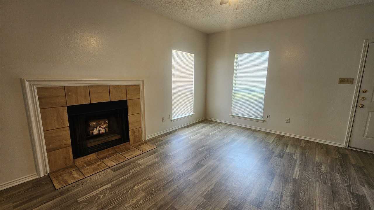 2112 Edwin St - Photo 3 of 8