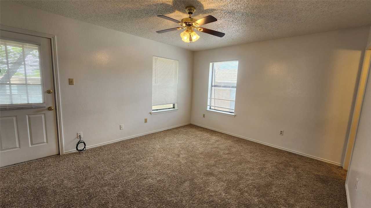2112 Edwin St - Photo 5 of 8