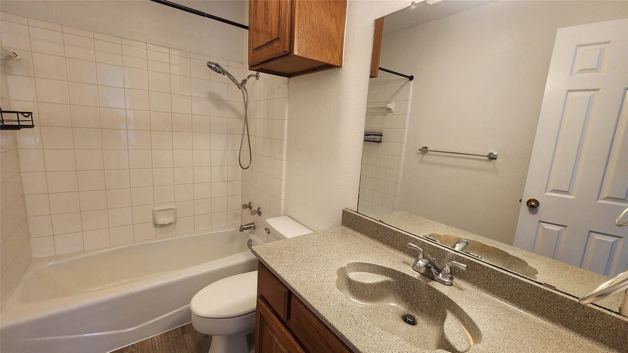 2112 Edwin St - Photo 6 of 8