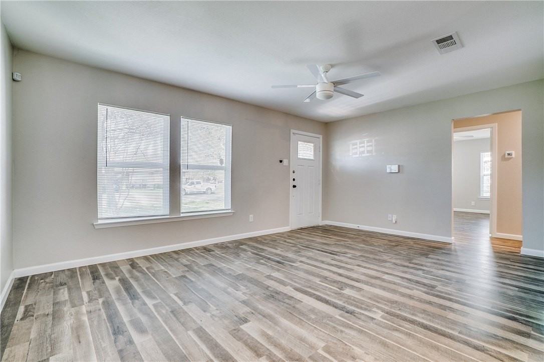 3558 Park Ln - Photo 2 of 12