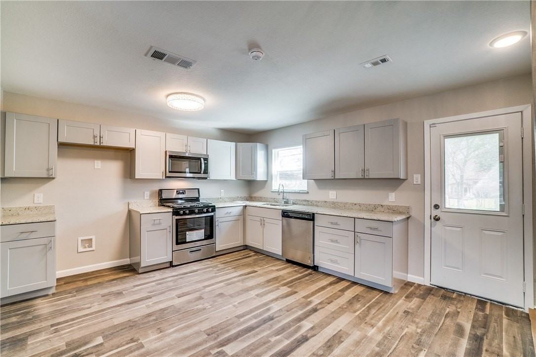 3558 Park Ln - Photo 6 of 12