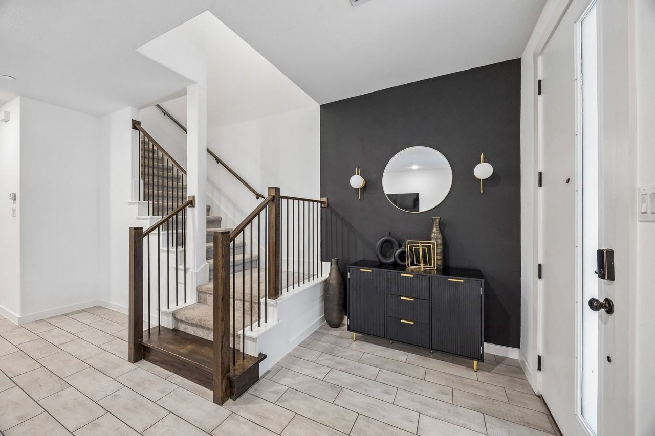 1425 Alberti Ave - Photo 3 of 29