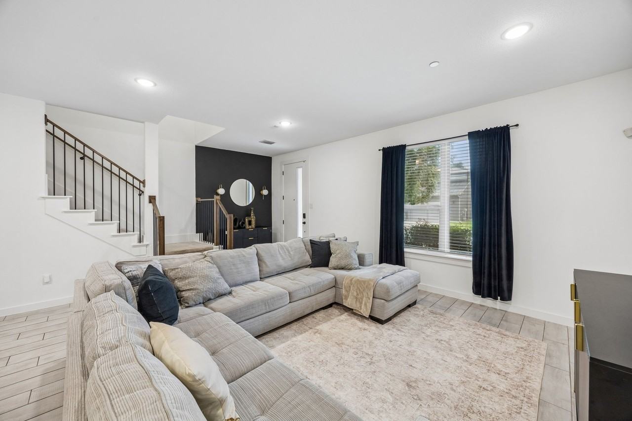 1425 Alberti Ave - Photo 6 of 29