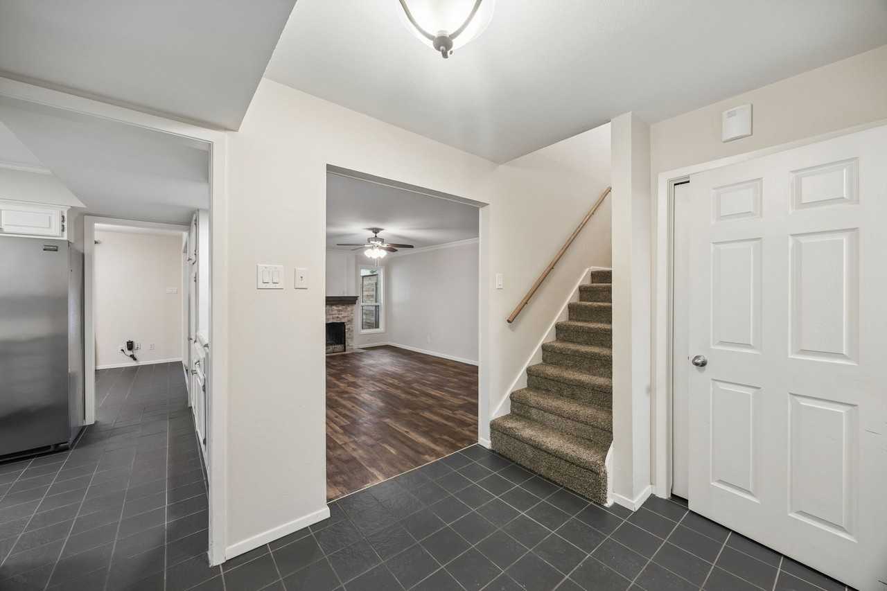 2908 Clear Springs Dr - Photo 2 of 35