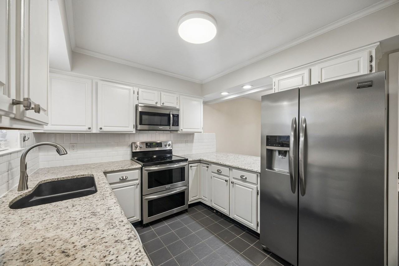 2908 Clear Springs Dr - Photo 3 of 35