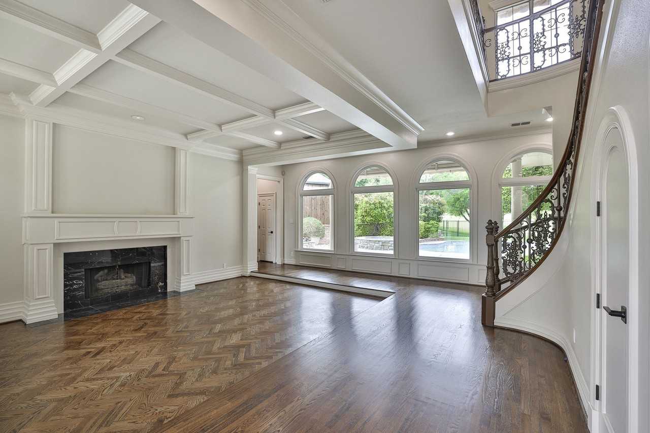 6208 Troon Rd - Photo 3 of 40
