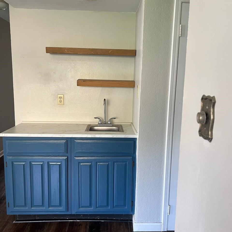 1109 Baxter Dr - Photo 4 of 6