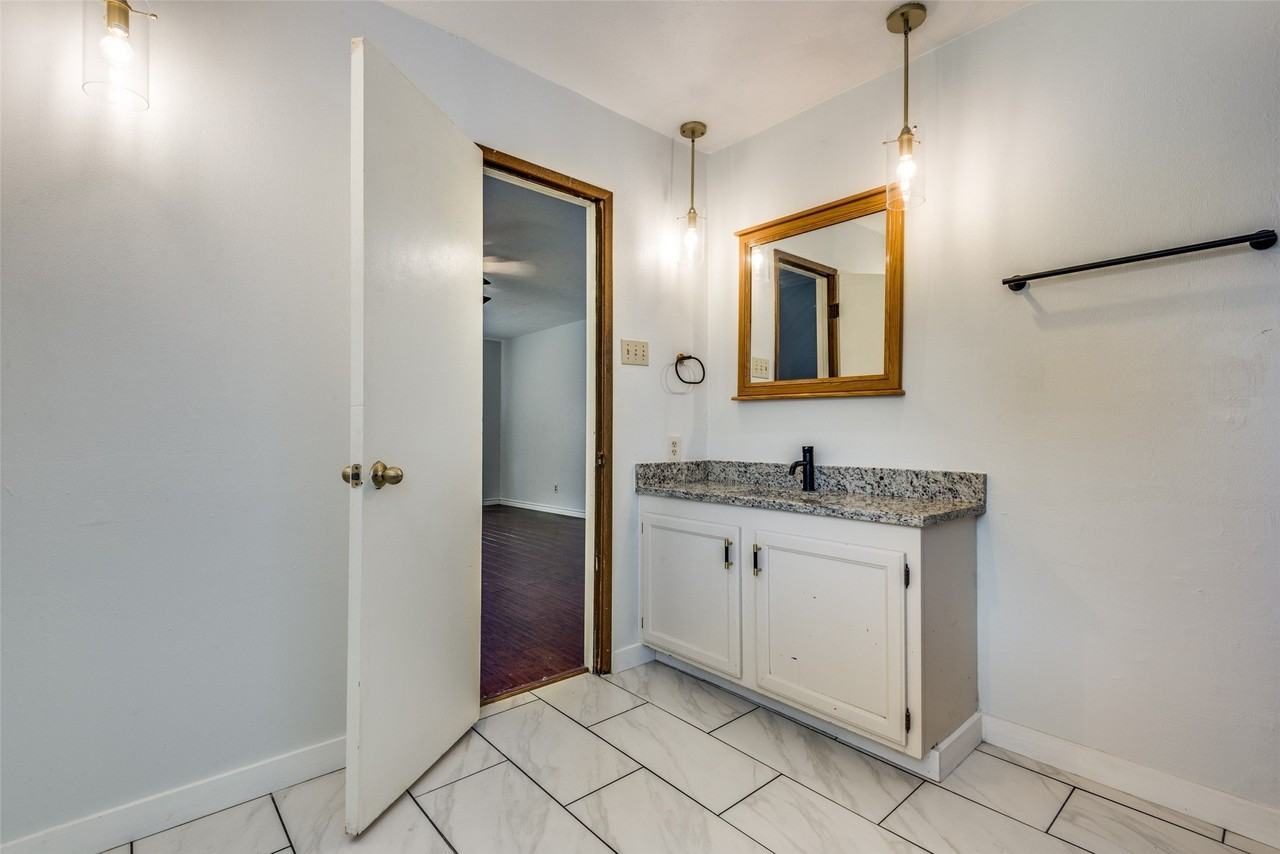 4931 S Colony Blvd - Photo 4 of 25
