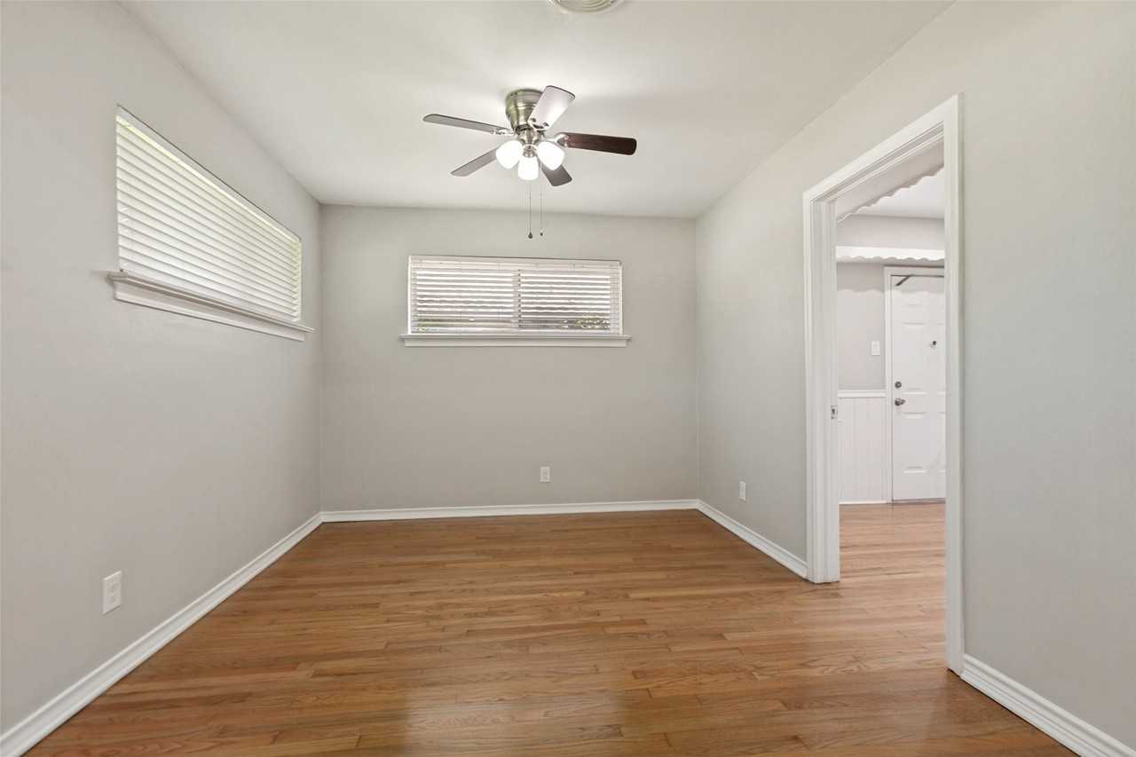 215 S Dorothy Dr - Photo 4 of 12
