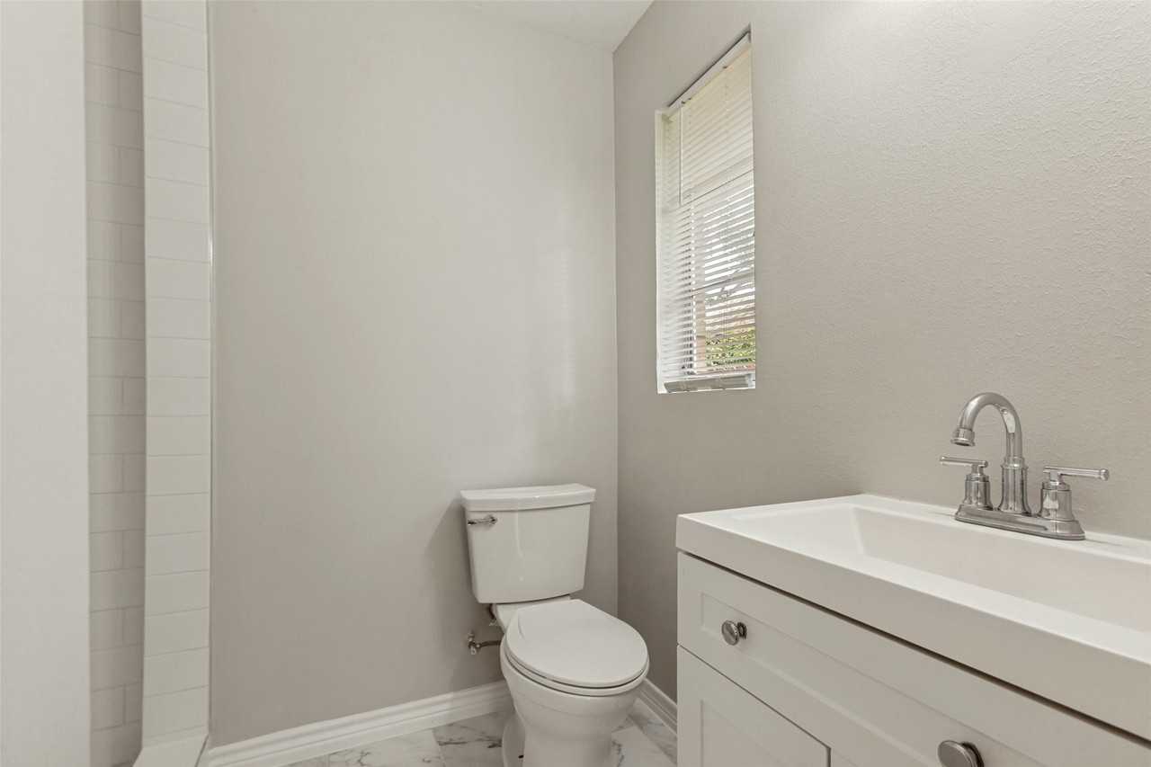 215 S Dorothy Dr - Photo 5 of 12
