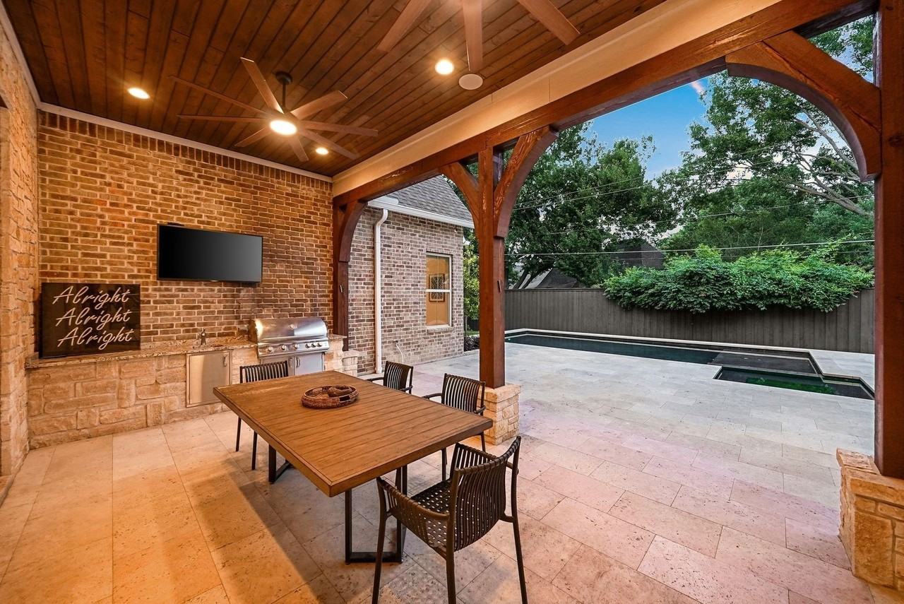 12114 Prestonridge Rd - Photo 3 of 40