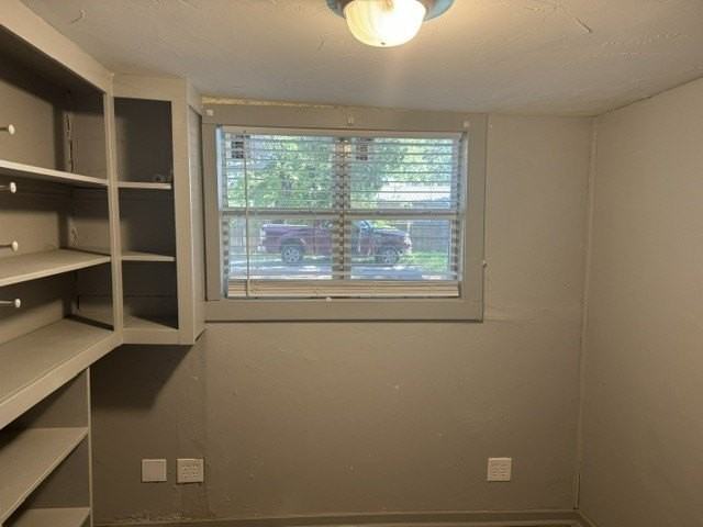 410 N Lakeview Dr - Photo 4 of 13