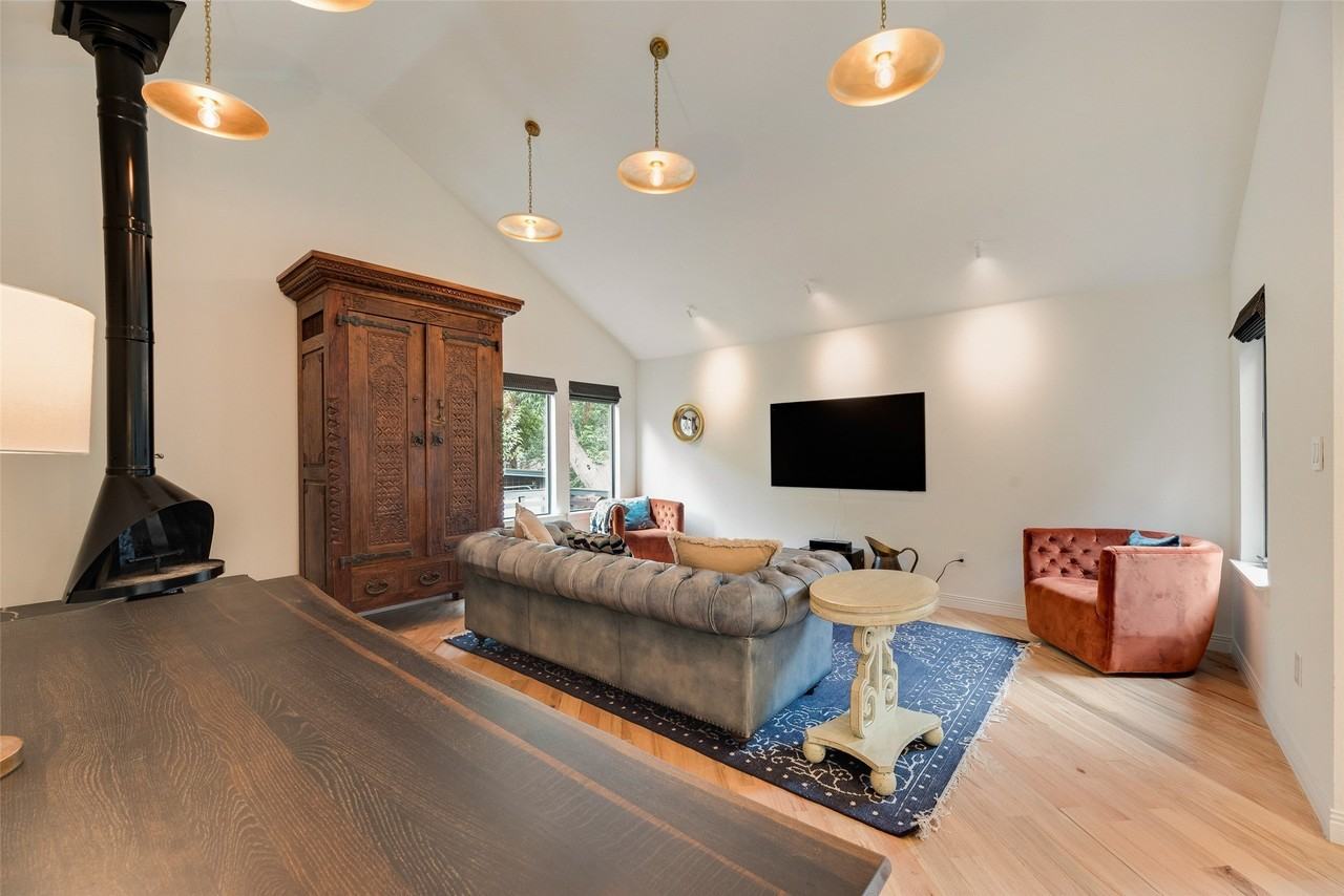 8614 San Leandro Dr - Photo 5 of 33