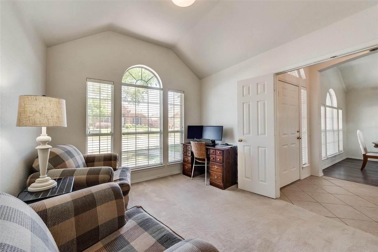 808 Amber Ct - Photo 7 of 34