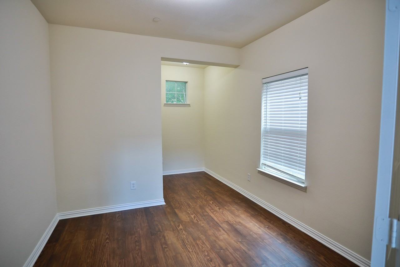 4611 Penelope Ln - Photo 4 of 18