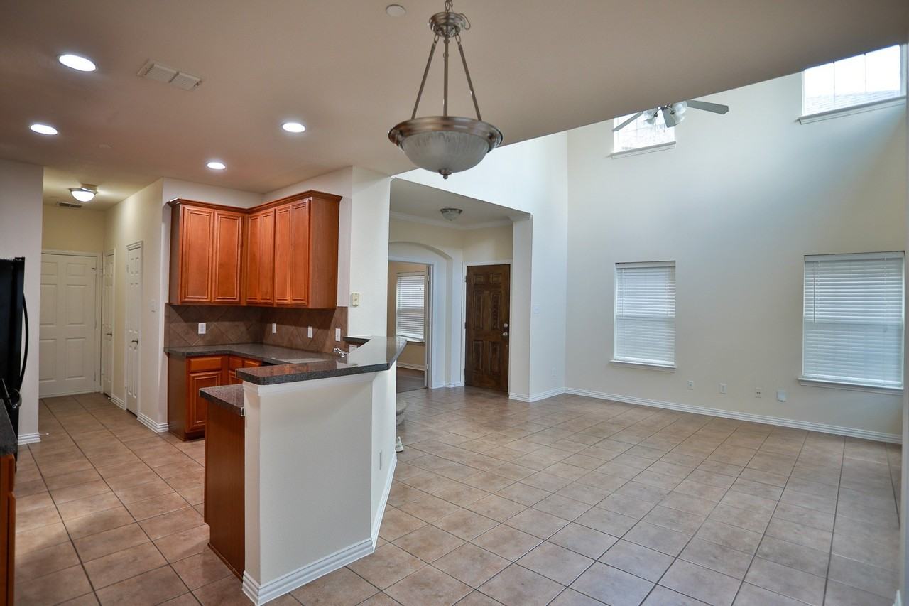 4611 Penelope Ln - Photo 6 of 18