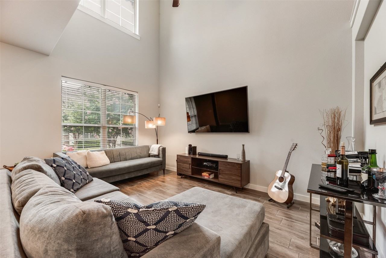 1319 Casselberry Dr - Photo 4 of 20
