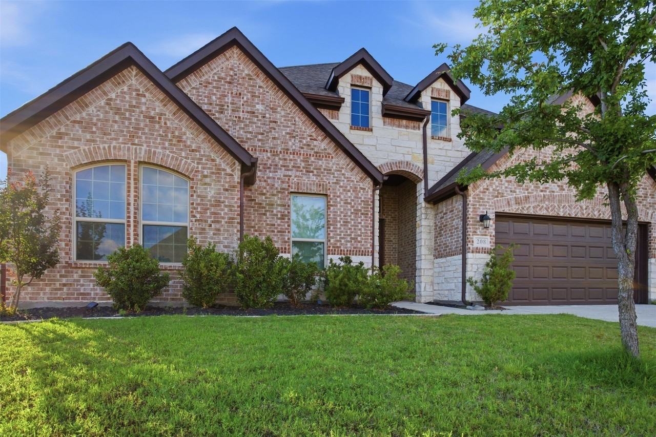208 Sequoia Dr - Photo 2 of 40