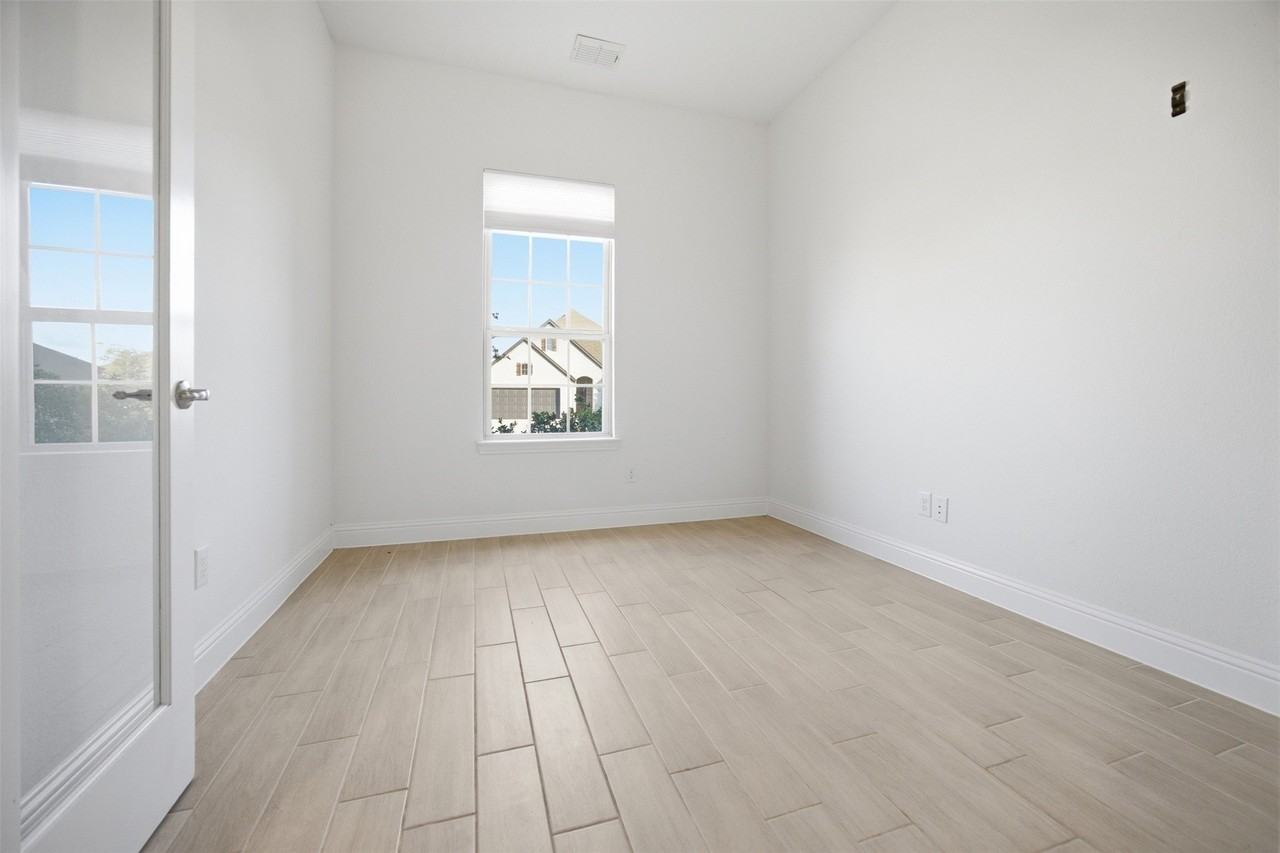 208 Sequoia Dr - Photo 6 of 40