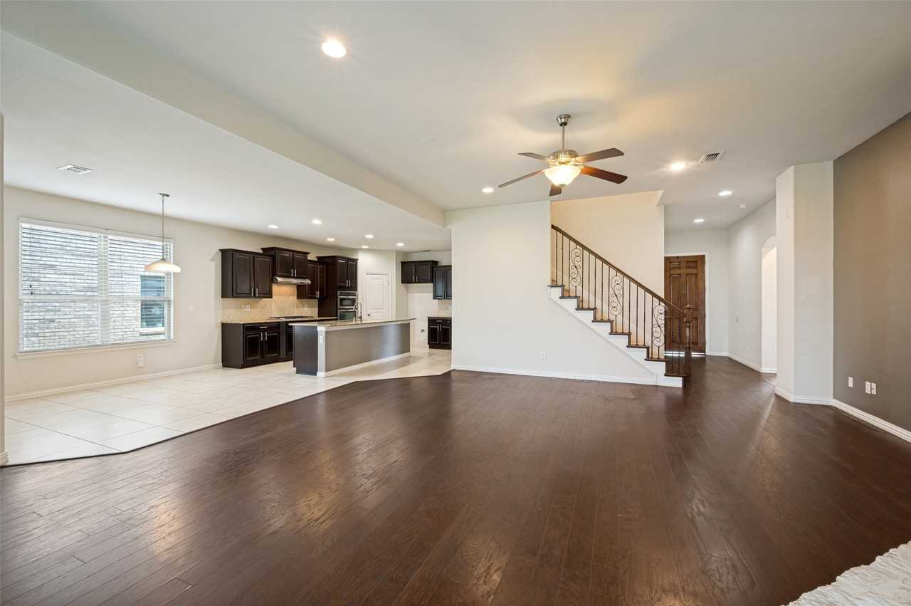 673 Revalen Ln - Photo 3 of 12