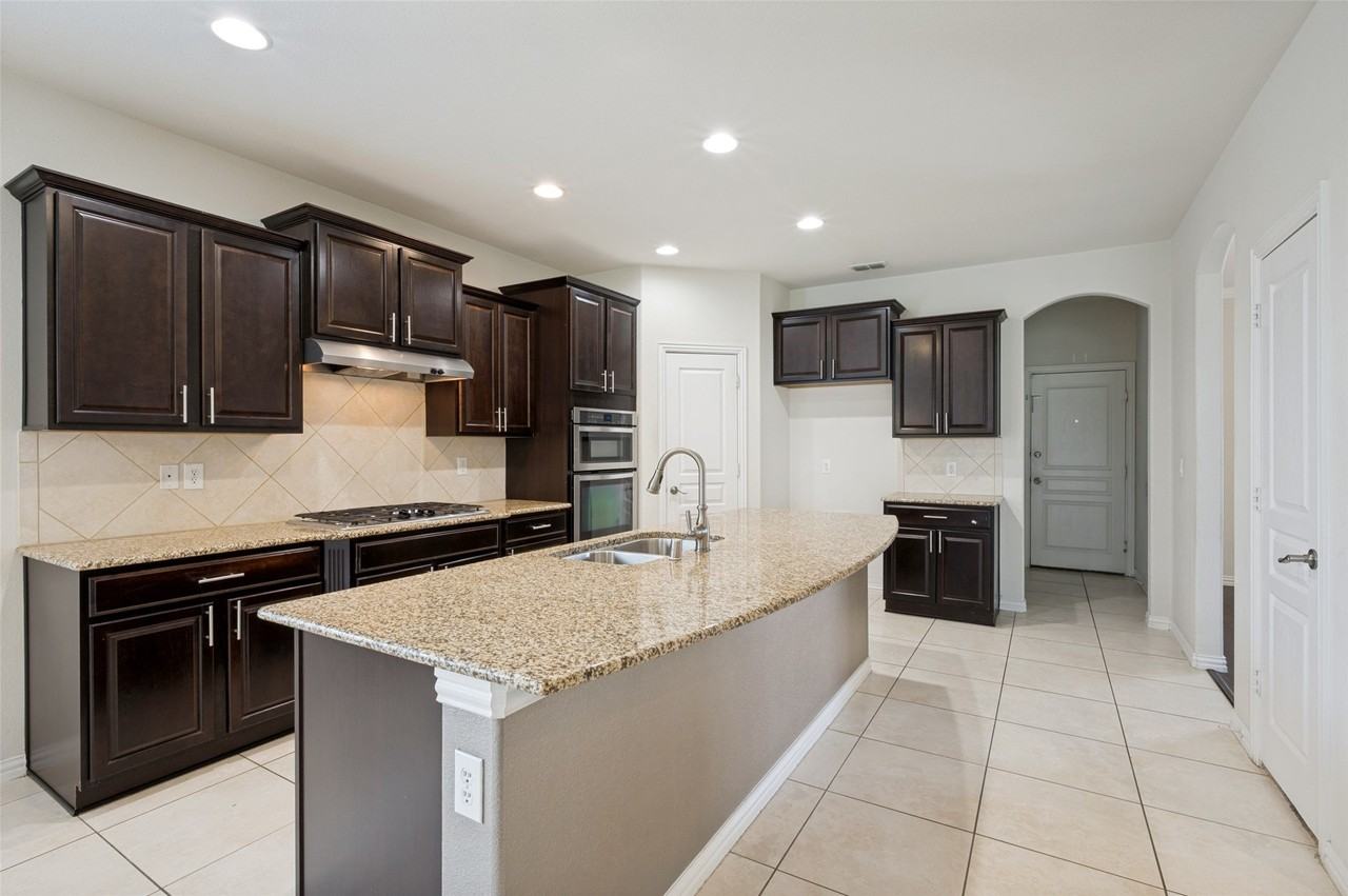 673 Revalen Ln - Photo 4 of 12
