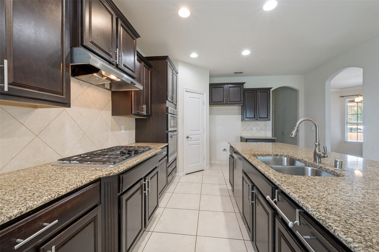 673 Revalen Ln - Photo 5 of 12