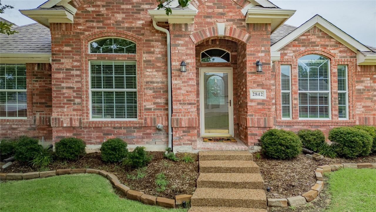 2842 Misty Ridge Ln - Photo 3 of 20
