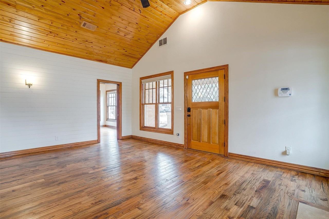 1617 Forest Park Blvd - Photo 3 of 34