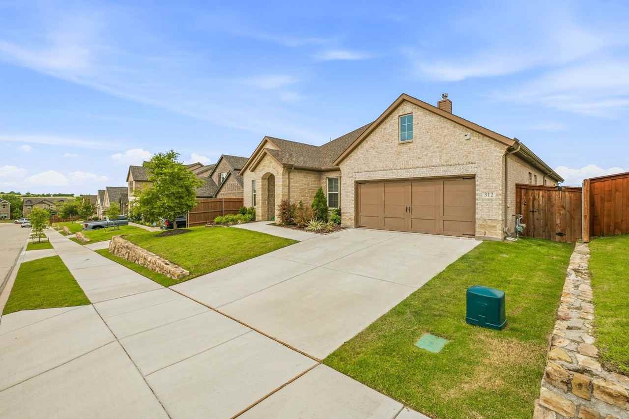 312 Honey Brook Ln - Photo 3 of 27