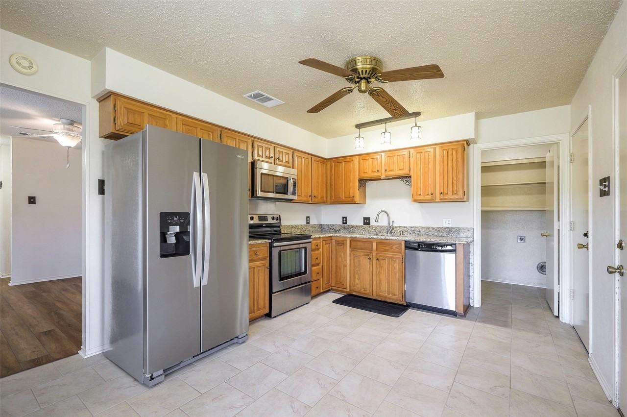 3719 Furneaux Ln - Photo 6 of 20