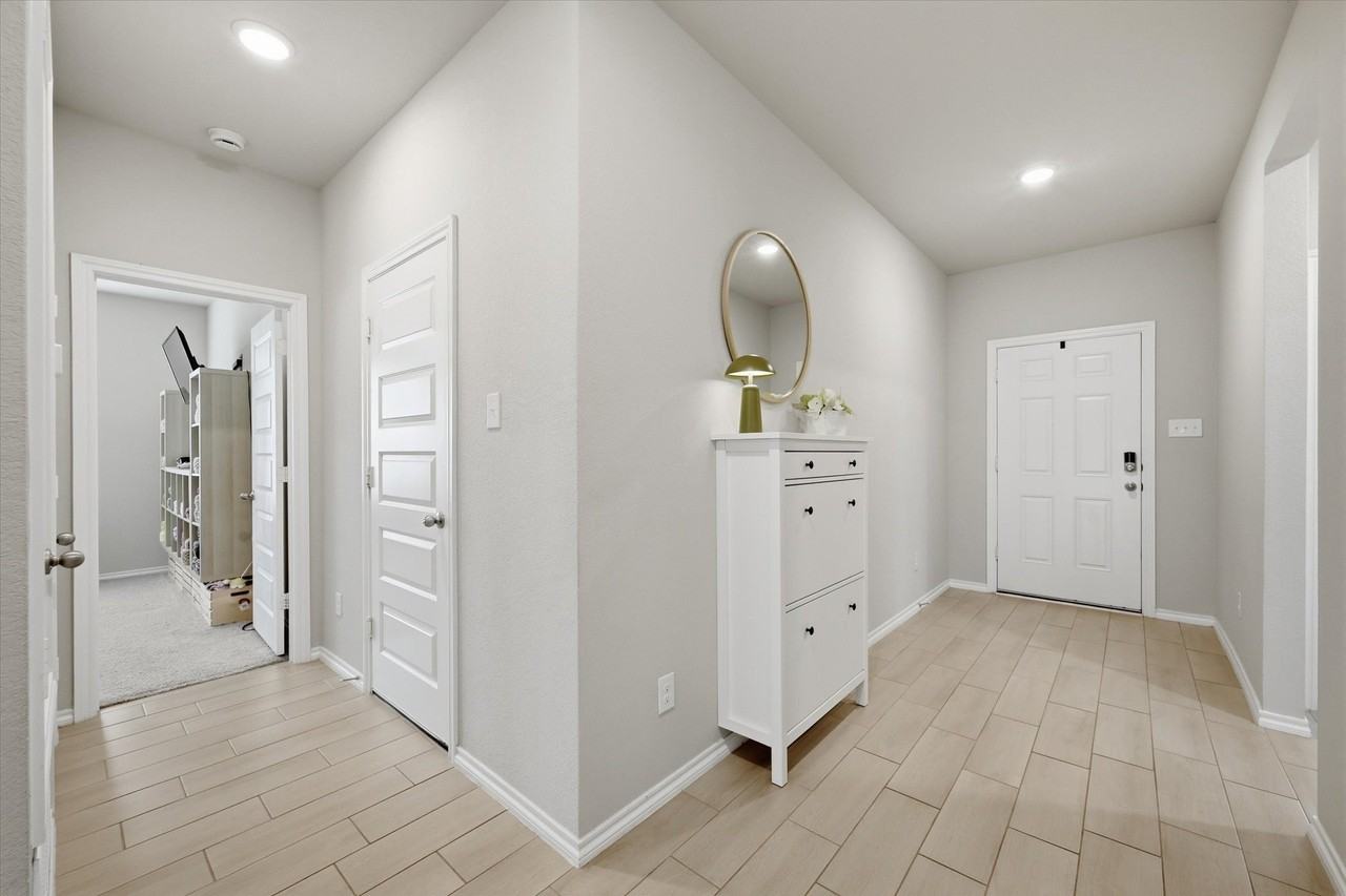 924 Ravenwood Ln - Photo 6 of 26