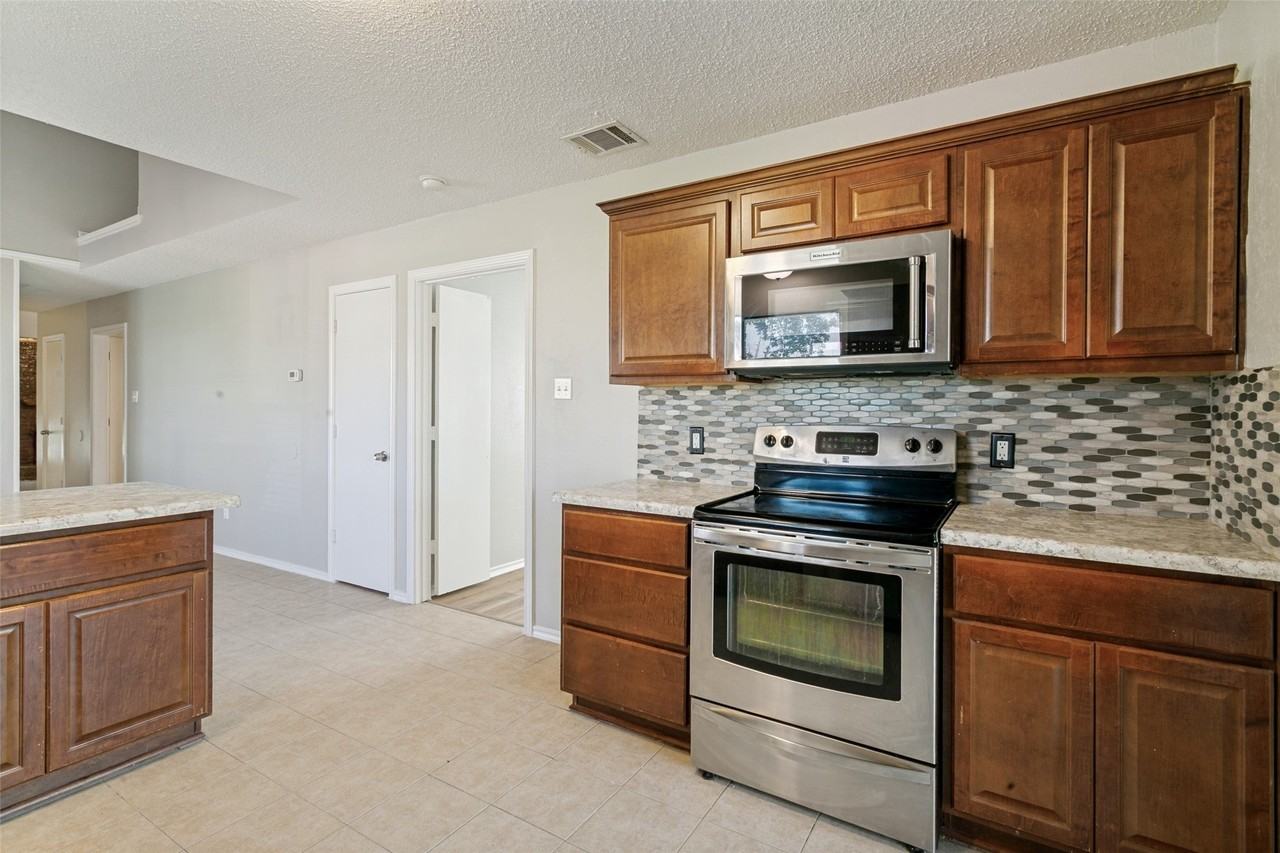 1712 E Peters Colony Rd - Photo 6 of 25